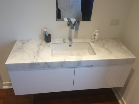 Bathrooms: marble, granite and natural stone coverings